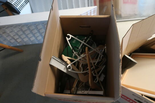 3 stk. whiteboards, 2 stk. loungestole m.m.