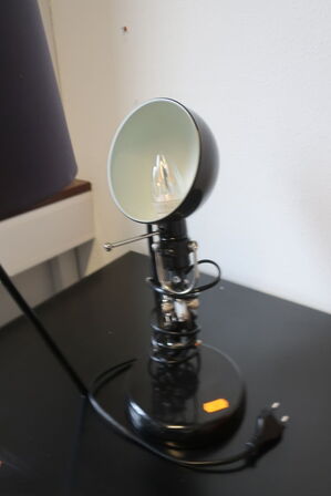 Bord med 2 stk. bordlamper