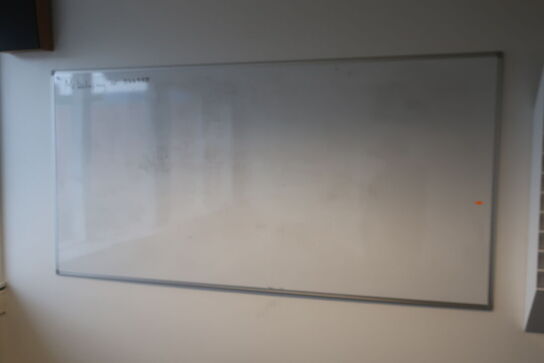 Whiteboard samt brochureholder