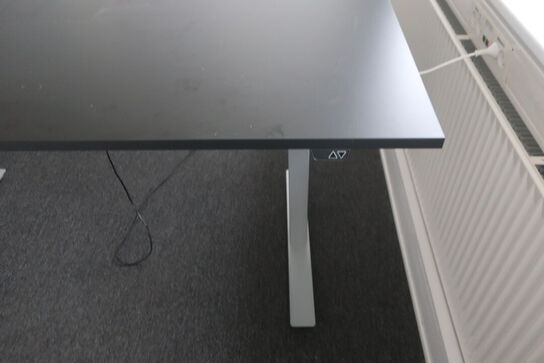 El. hæve/sænke skrivebord samt skuffemodul