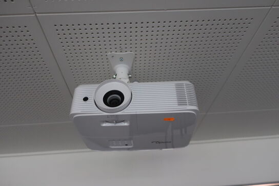 Projektor OPTOMA samt projektor LUMERI