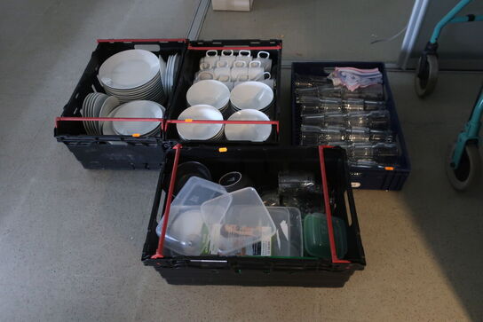 4 stk. kasser med div. Service