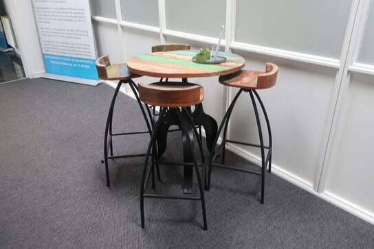 Barbord med 4 stk. barstole