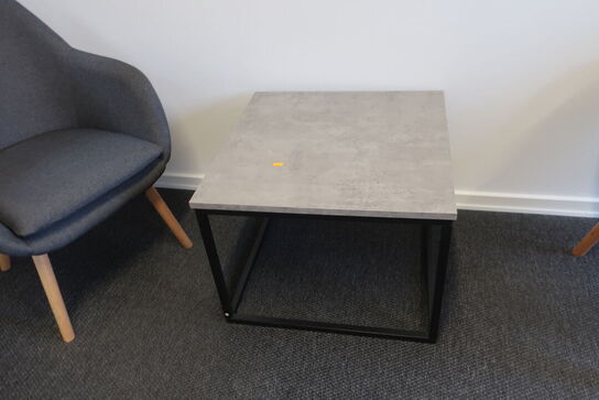 2 stk. loungestole samt sofabord