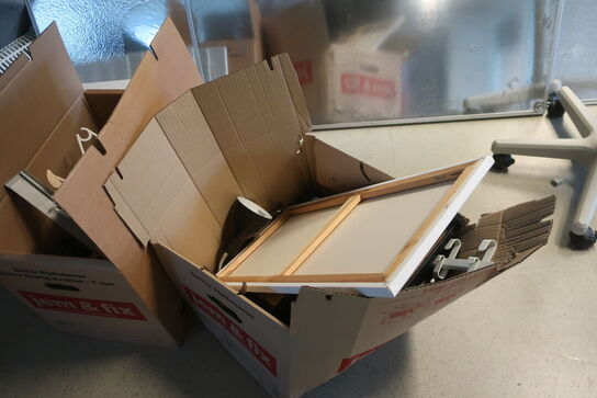 3 stk. whiteboards, 2 stk. loungestole m.m.