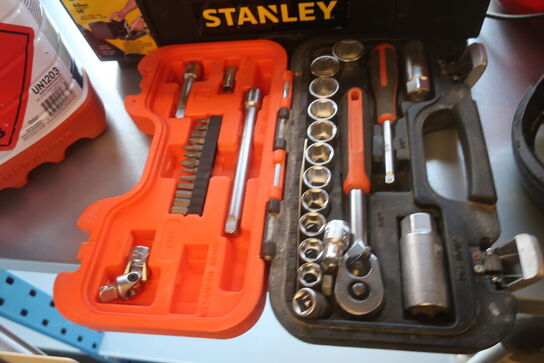 Dunk, høreværn, topnøglesæt m.m.