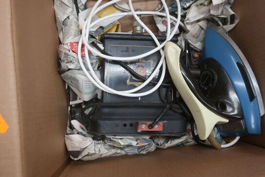 Gammel telefon og strygejern