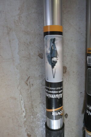 2 stk. støttestænger til støvvæg