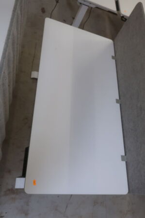 2 stk. el. hæve/sænkebord  m/afskærmning