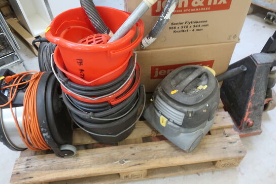 2 stk. støvsuger, spande og kabeltromler