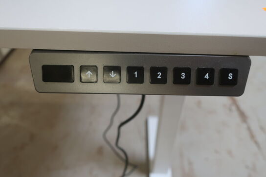 2 stk. el. hæve/sænkebord  m/afskærmning