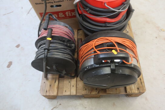 2 stk. støvsuger, spande og kabeltromler