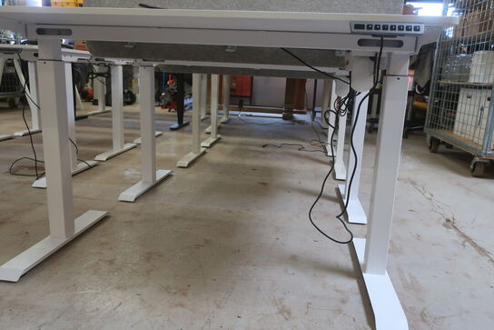 2 stk. el. hæve/sænkebord  m/afskærmning