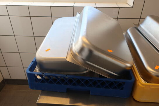 Gastrobakker på bord, opvaskebakker medfølger ikke