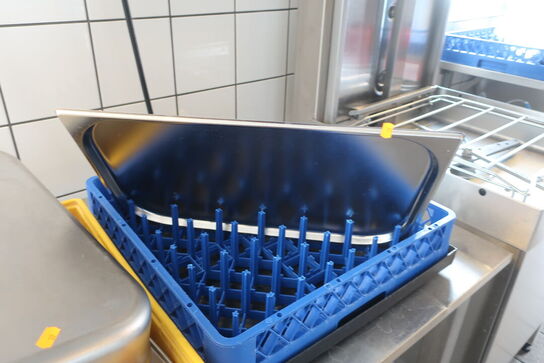 Gastrobakker på bord, opvaskebakker medfølger ikke