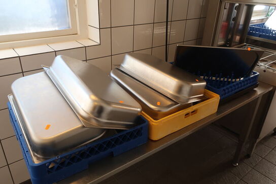 Gastrobakker på bord, opvaskebakker medfølger ikke