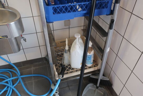 Stikvogn samt udstyr til gulvvask, opvaskebakker medfølger ikke