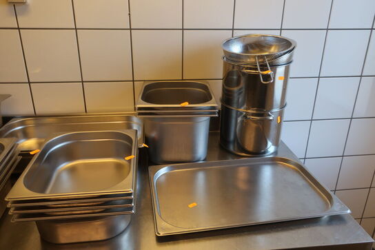 Gastrobakker på øverste del af bordet