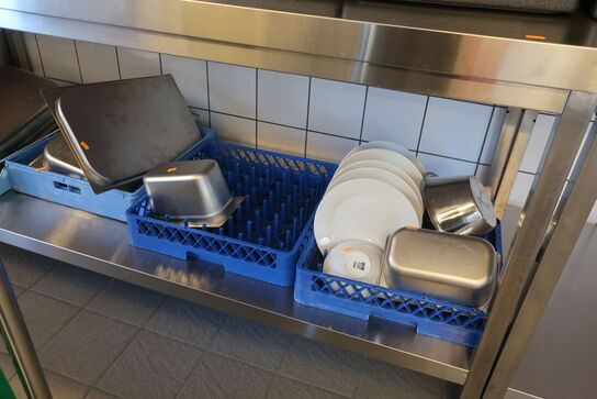 Hætteopvaskemaskine HOBART 615-15D med alle opvaskebakker i lejemålet