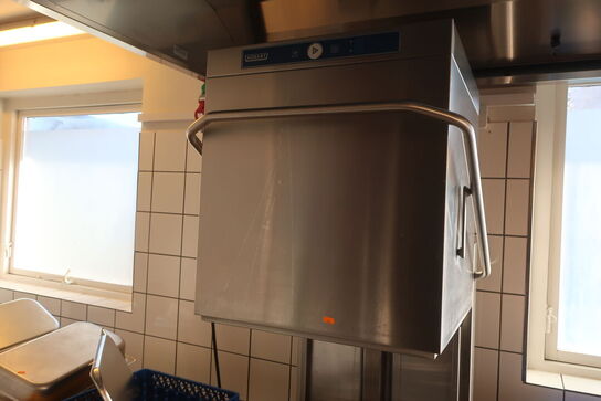 Hætteopvaskemaskine HOBART 615-15D med bord, samt alle opvaskebakker i lejemålet