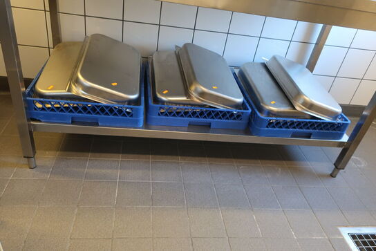 Hætteopvaskemaskine HOBART 615-15D med alle opvaskebakker i lejemålet