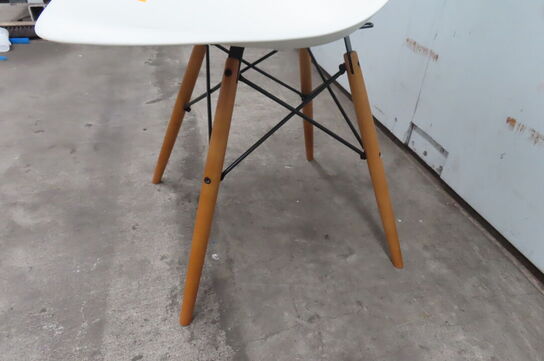 Spisebordsstol EAMES VITRA