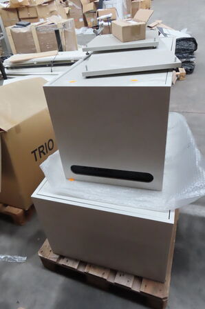 Diverse elementer til reolsystem