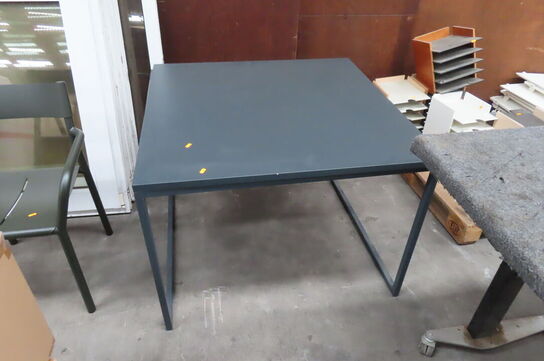 Bord GUBI FRONZONI 64