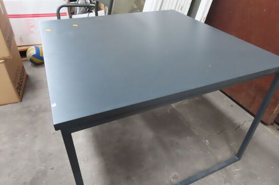 Bord GUBI FRONZONI 64