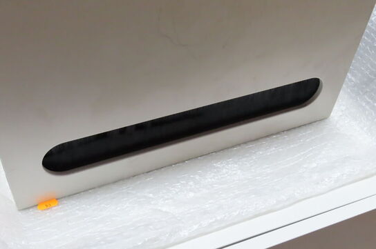 Diverse elementer til reolsystem