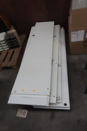 Elementer til reolsystem