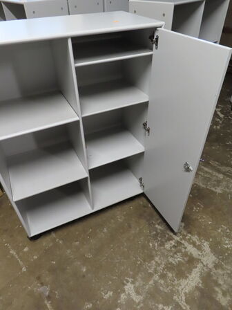 Reol med skab, MONTANA