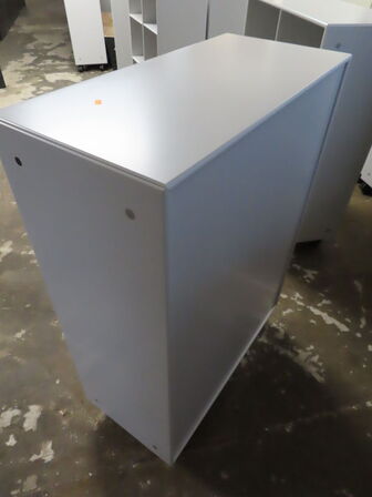 Reol med skab, MONTANA