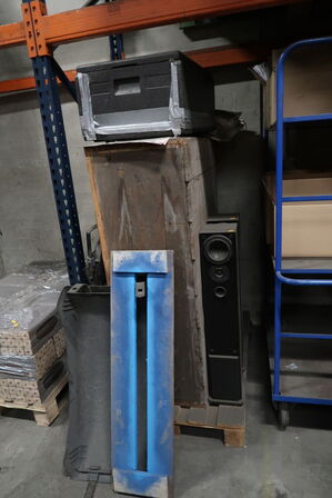 Palle med højtalere, termokasser m.m.