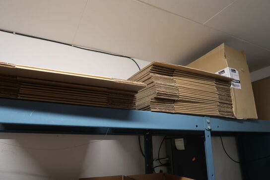 3 fag lagerreoler med div. Kontoratikler (elektronik medfølger ikke)