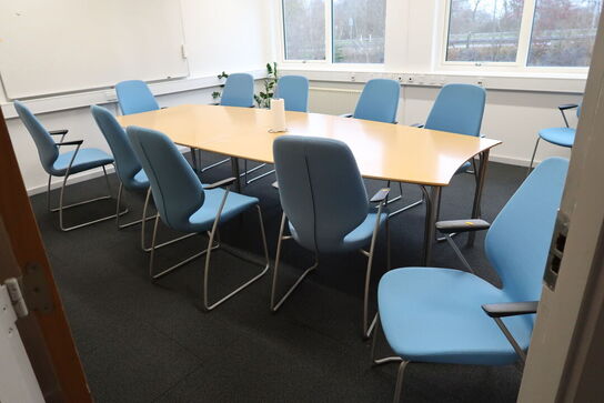 Mødebord med 11 stk. mødestole KINNARPS