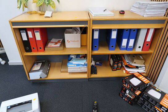 2 stk. jalousiskabe med indhold (kasserne er tomme)