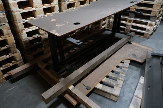 Div. El. hæve/sænke skriveborde, spisebord m.m.