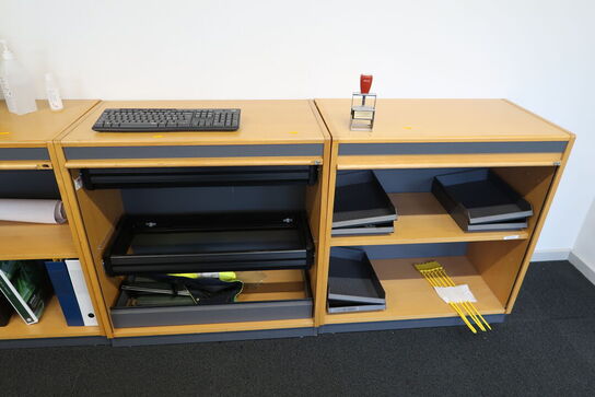 3 stk. jalousiskabe med indhold