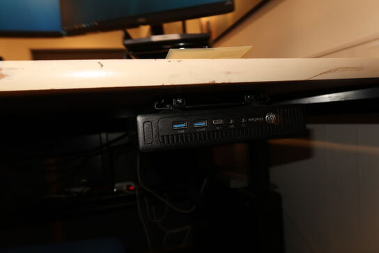 3 stk. computerskærme AOC 24B2 med tastatur, mus, computer HP EliteDesk