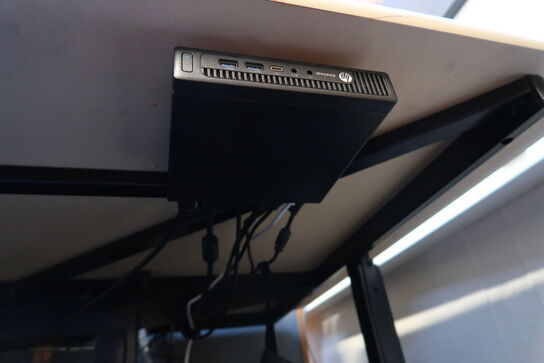 3 stk. computerskærme AOC 24B2 med tastatur, mus, computer HP EliteDesk