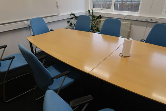 Mødebord med 11 stk. mødestole KINNARPS