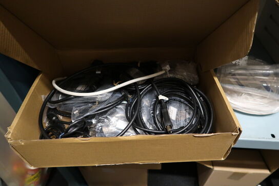 2 stk. lagerreoler med indhold