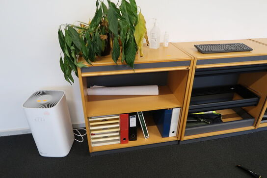 3 stk. jalousiskabe med indhold