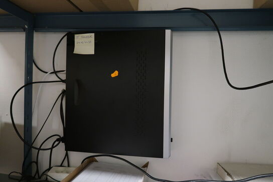 Computer INTEL DC53427HYE samt harddisk HIKVISION