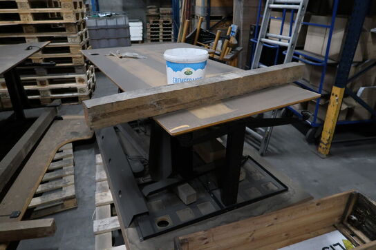 Div. El. hæve/sænke skriveborde, spisebord m.m.