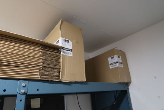 3 fag lagerreoler med div. Kontoratikler (elektronik medfølger ikke)