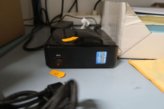 Computer INTEL DC53427HYE samt harddisk HIKVISION