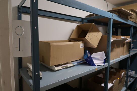 3 fag lagerreoler med div. Kontoratikler (elektronik medfølger ikke)