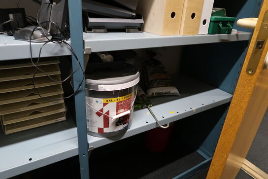 2 stk. lagerreoler med indhold